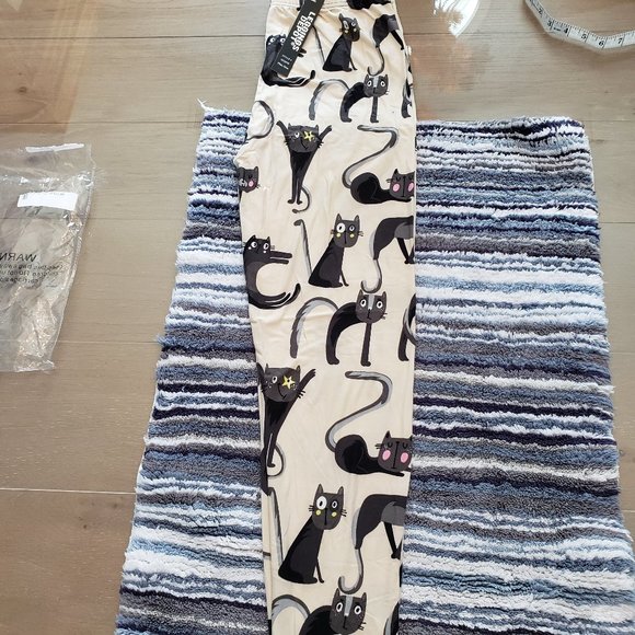 Cuddly With Cats Leggings - Picture 3 of 8